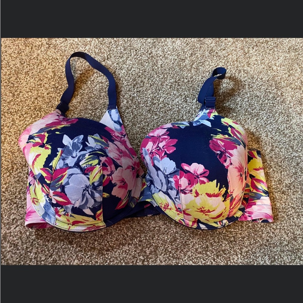 Cacique 36DDD lightly lined backsmoothing bra